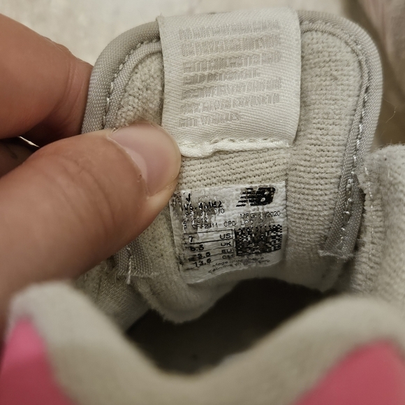 New balance 574 US 7 - Picture 4 of 6